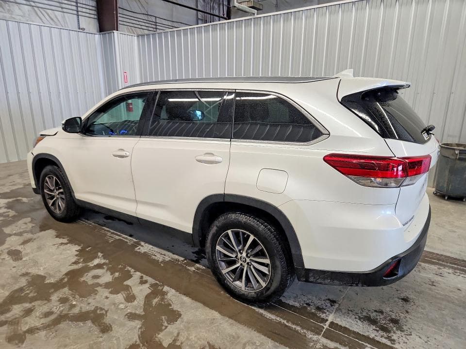 2019 TOYOTA HIGHLANDER XLE 2