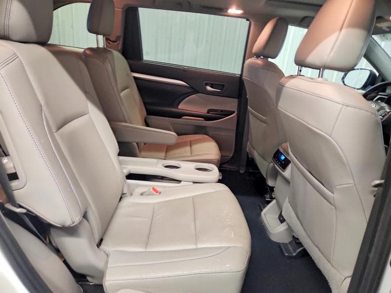 2019 TOYOTA HIGHLANDER XLE 11