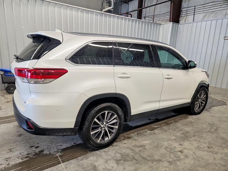 2019 TOYOTA HIGHLANDER XLE 3