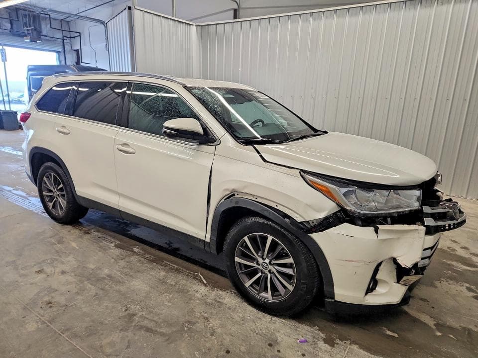 2019 TOYOTA HIGHLANDER XLE 4