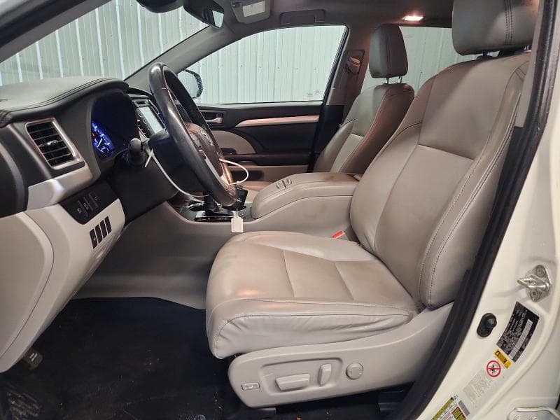 2019 TOYOTA HIGHLANDER XLE 7
