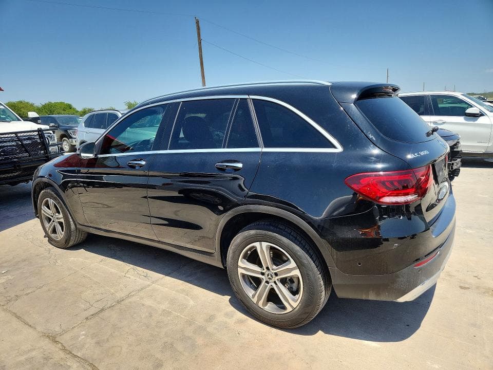 2021 MERCEDES-BENZ GLC 300 2