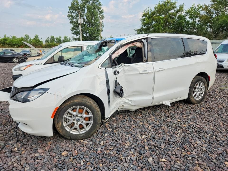 2024 CHRYSLER VOYAGER LX - 1