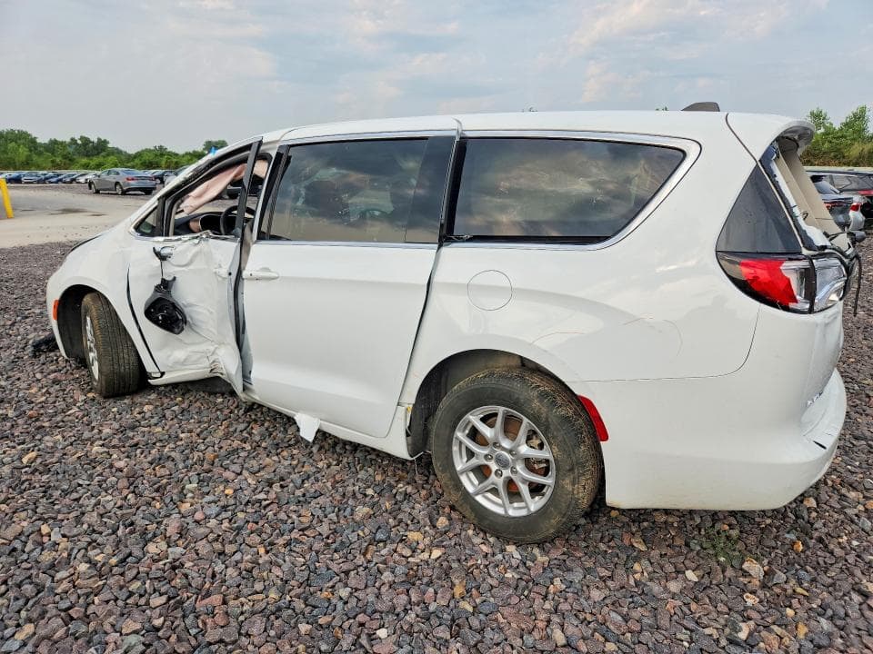 2024 CHRYSLER VOYAGER LX 2