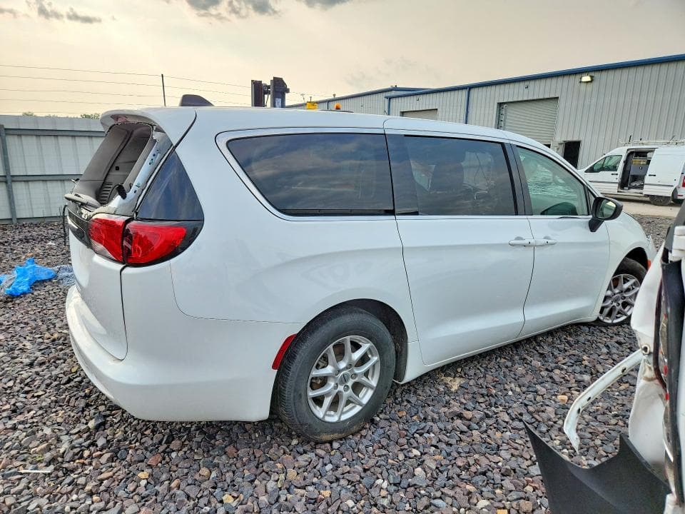 2024 CHRYSLER VOYAGER LX 3