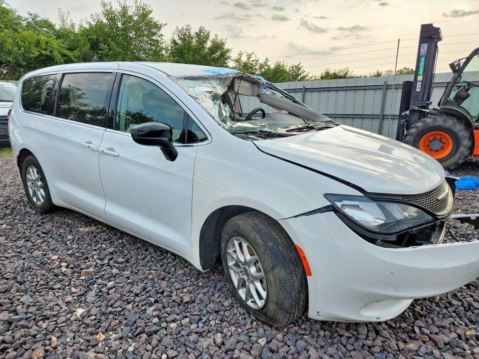 2024 CHRYSLER VOYAGER LX 4