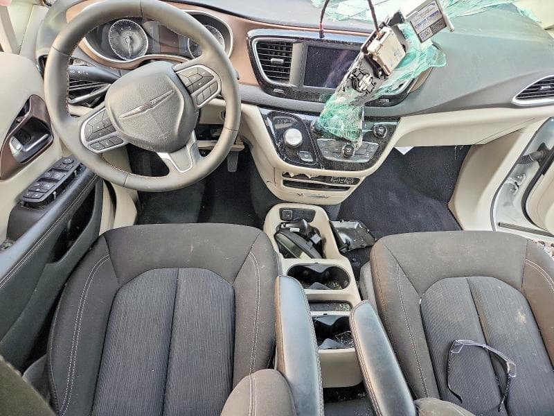 2024 CHRYSLER VOYAGER LX 8