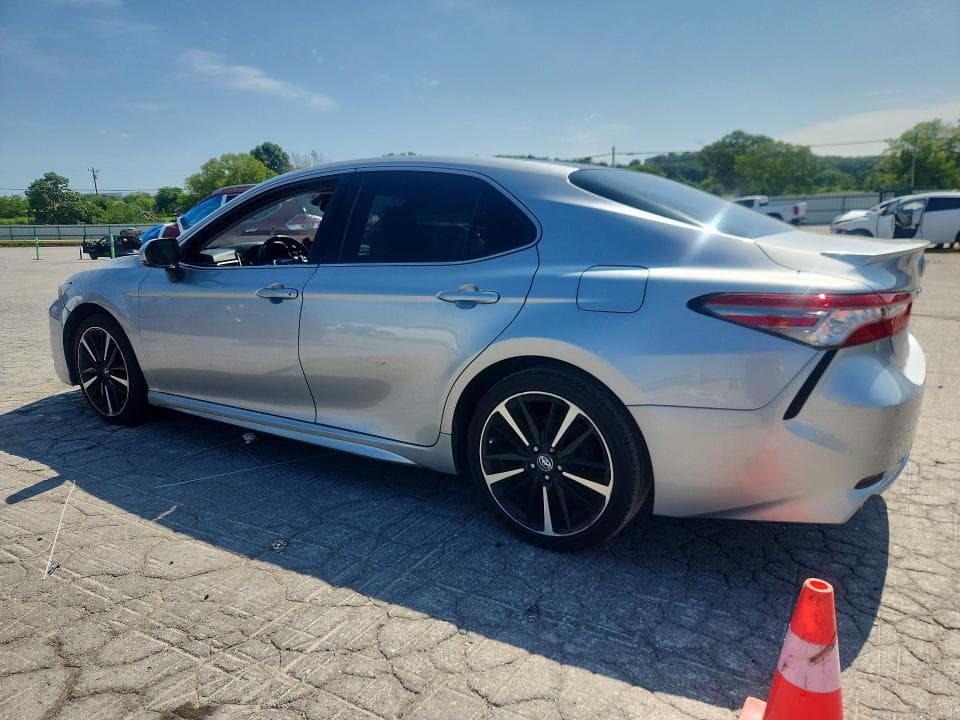 2018 TOYOTA CAMRY XSE 2