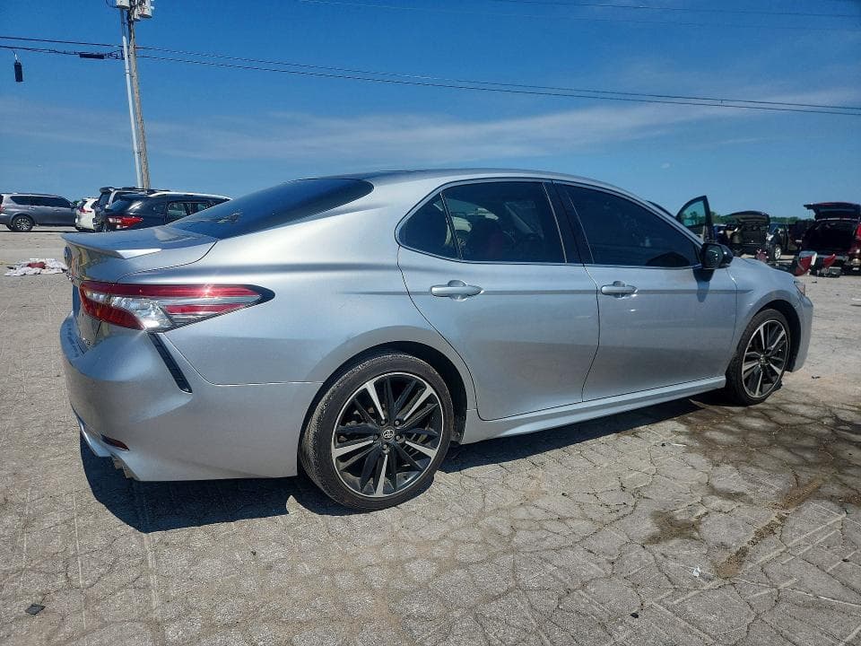 2018 TOYOTA CAMRY XSE 3