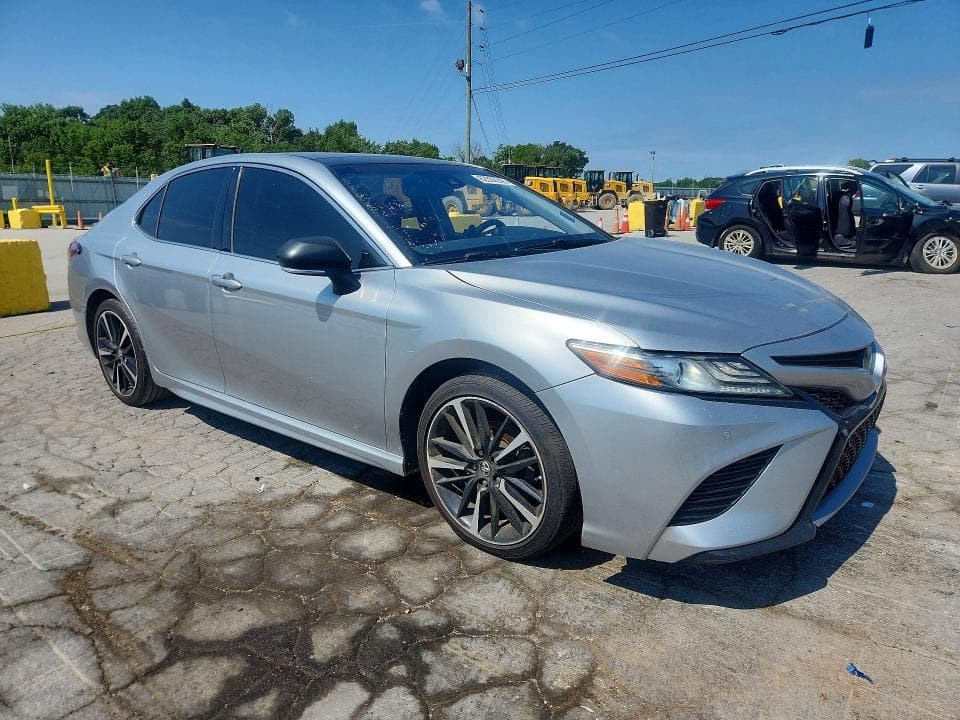 2018 TOYOTA CAMRY XSE 4