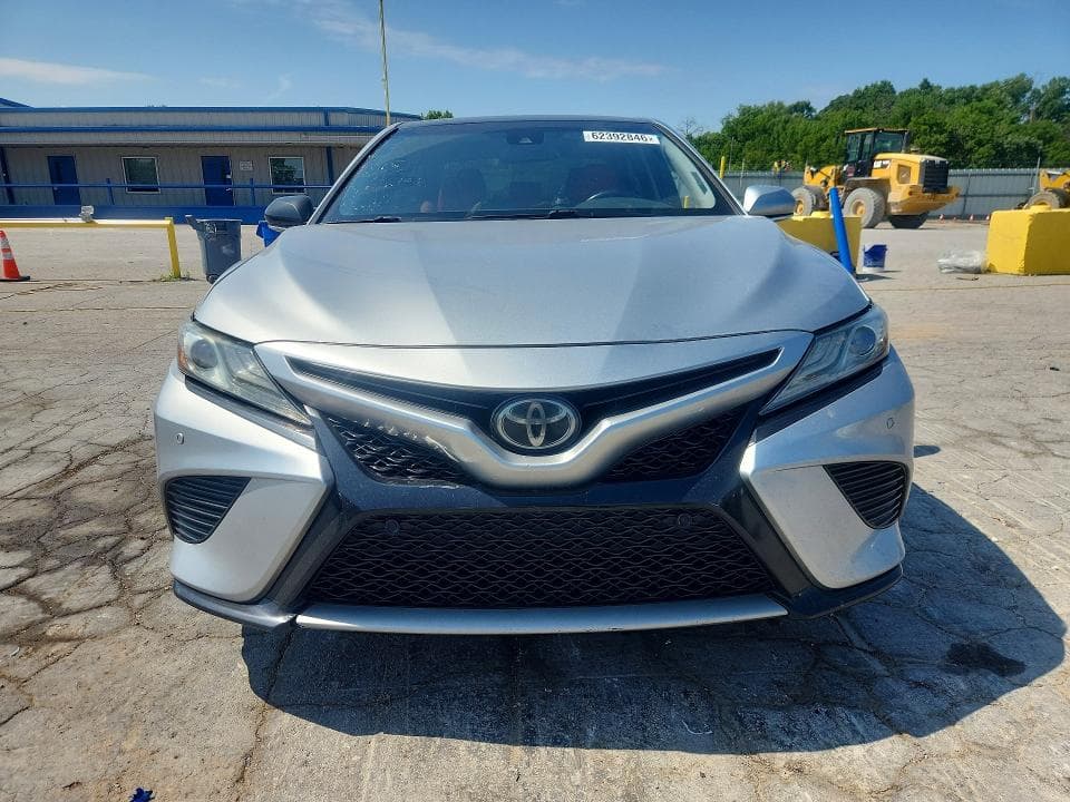 2018 TOYOTA CAMRY XSE 5