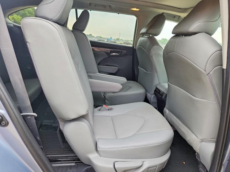 2022 TOYOTA HIGHLANDER PLATINUM 11