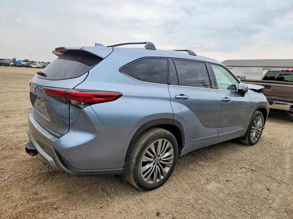 2022 TOYOTA HIGHLANDER PLATINUM 3