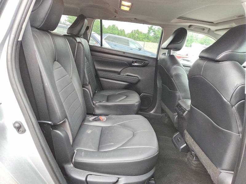 2020 TOYOTA HIGHLANDER HYBRID XLE 11