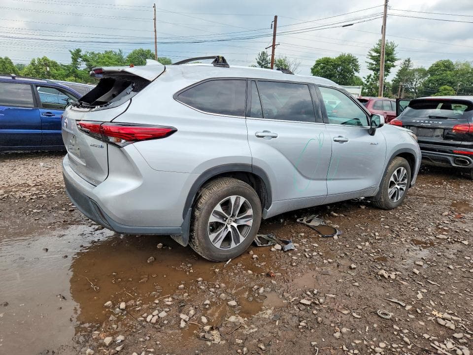 2020 TOYOTA HIGHLANDER HYBRID XLE 3