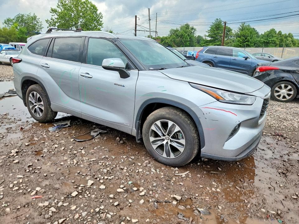 2020 TOYOTA HIGHLANDER HYBRID XLE 4