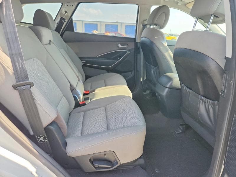 2017 HYUNDAI SANTA FE SE 11