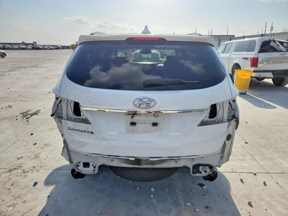 2017 HYUNDAI SANTA FE SE 6