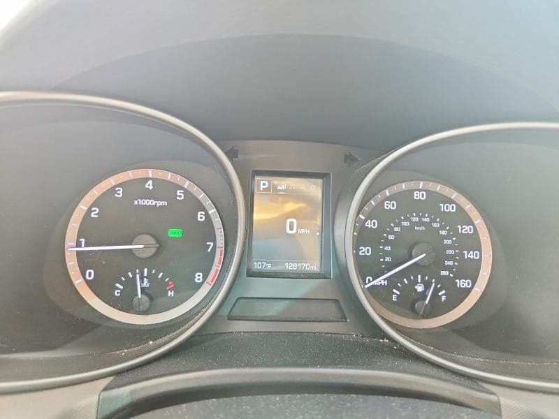 2017 HYUNDAI SANTA FE SE 9