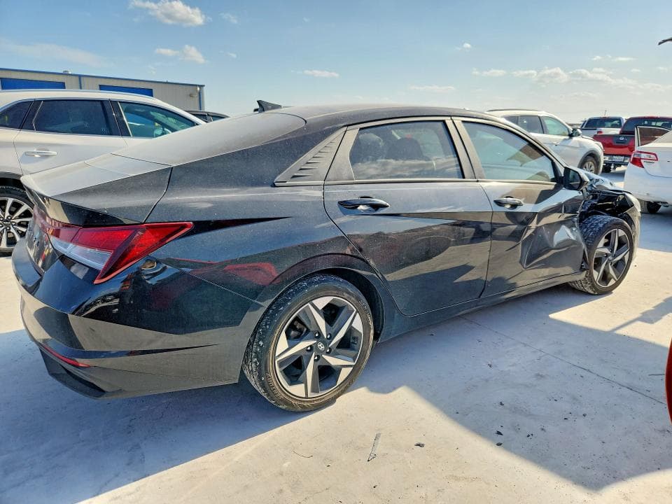 2023 HYUNDAI ELANTRA SEL 3