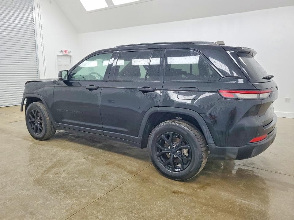 2024 JEEP GRAND CHEROKEE LAREDO 2
