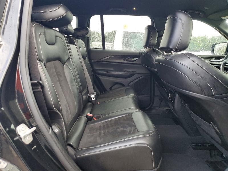 2024 JEEP GRAND CHEROKEE LAREDO 11