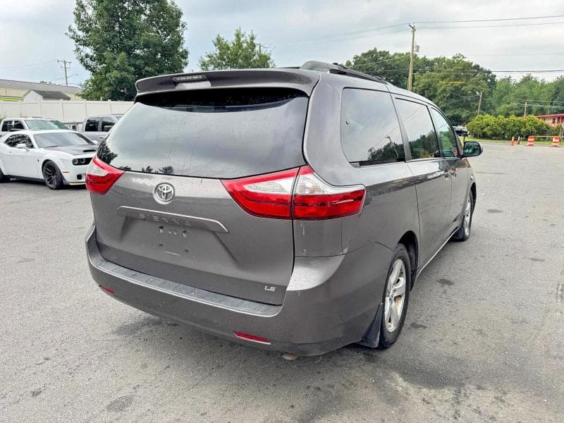 2017 TOYOTA SIENNA LE 3