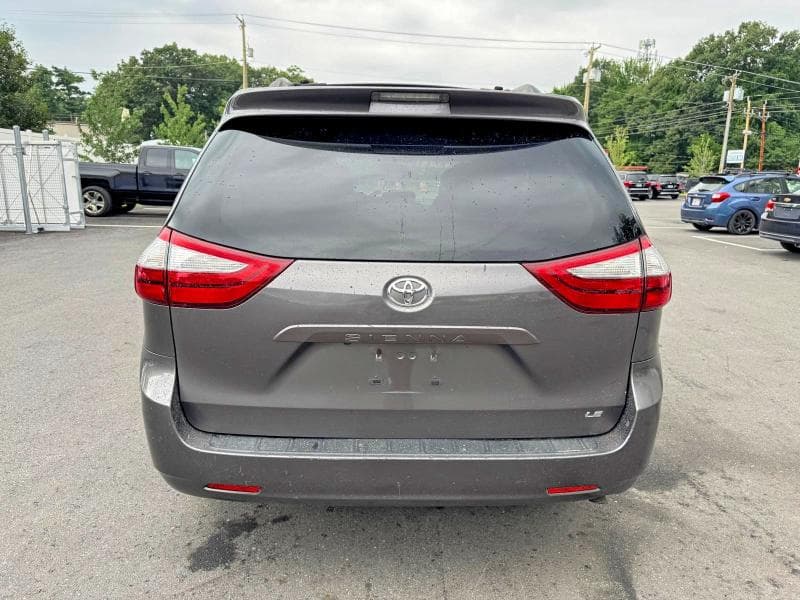 2017 TOYOTA SIENNA LE 6