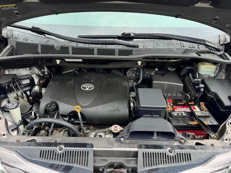 2017 TOYOTA SIENNA LE 7