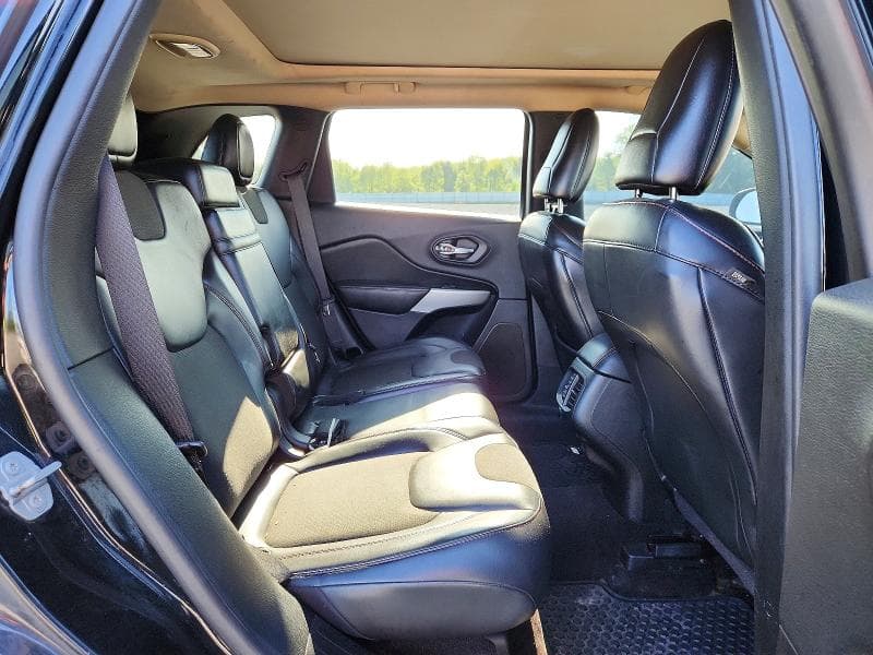 2018 JEEP CHEROKEE 11