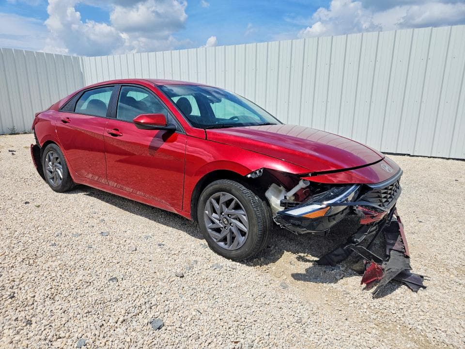 2024 HYUNDAI ELANTRA SEL 4