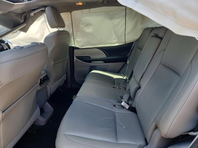 2017 TOYOTA HIGHLANDER XLE 11