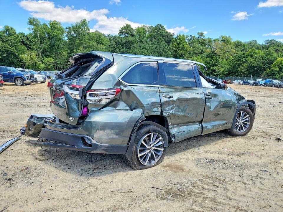 2017 TOYOTA HIGHLANDER XLE 3