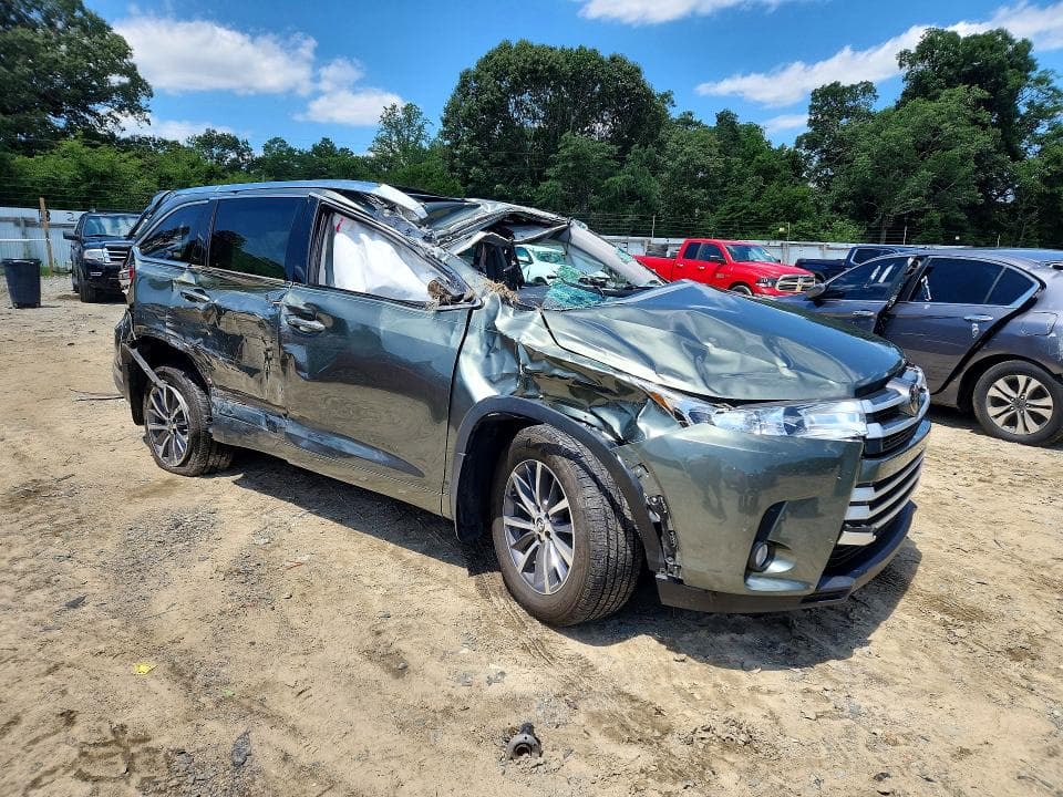 2017 TOYOTA HIGHLANDER XLE 4