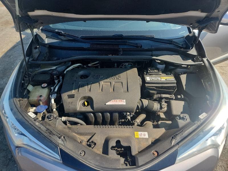 2018 TOYOTA C-HR XLE 12