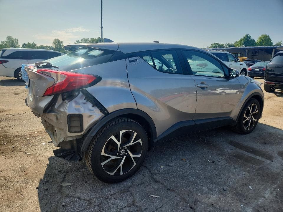 2018 TOYOTA C-HR XLE 3
