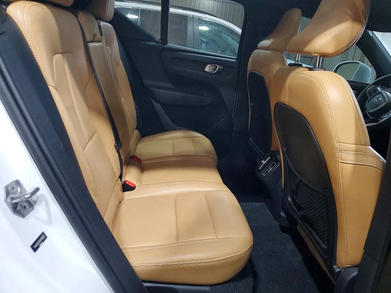 2019 VOLVO XC40 T5 MOMENTUM 11