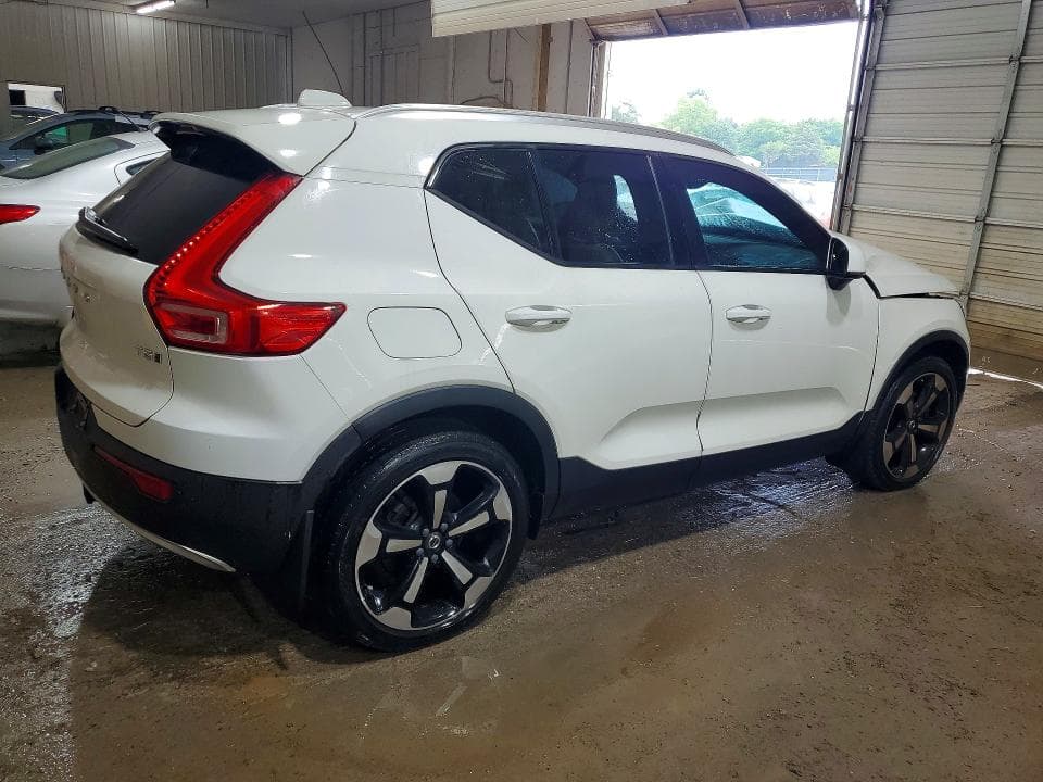 2019 VOLVO XC40 T5 MOMENTUM 3