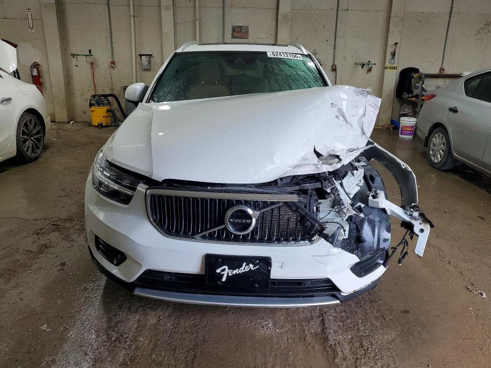 2019 VOLVO XC40 T5 MOMENTUM 5