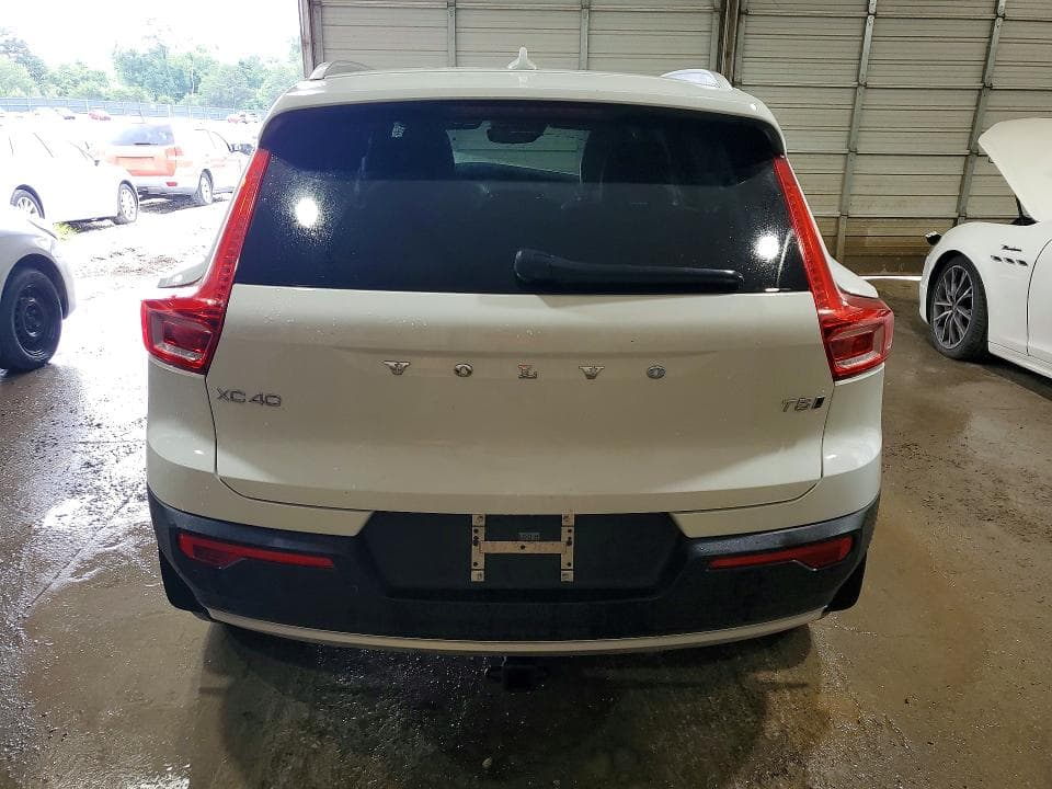 2019 VOLVO XC40 T5 MOMENTUM 6