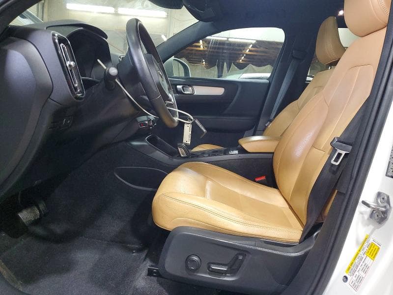 2019 VOLVO XC40 T5 MOMENTUM 7
