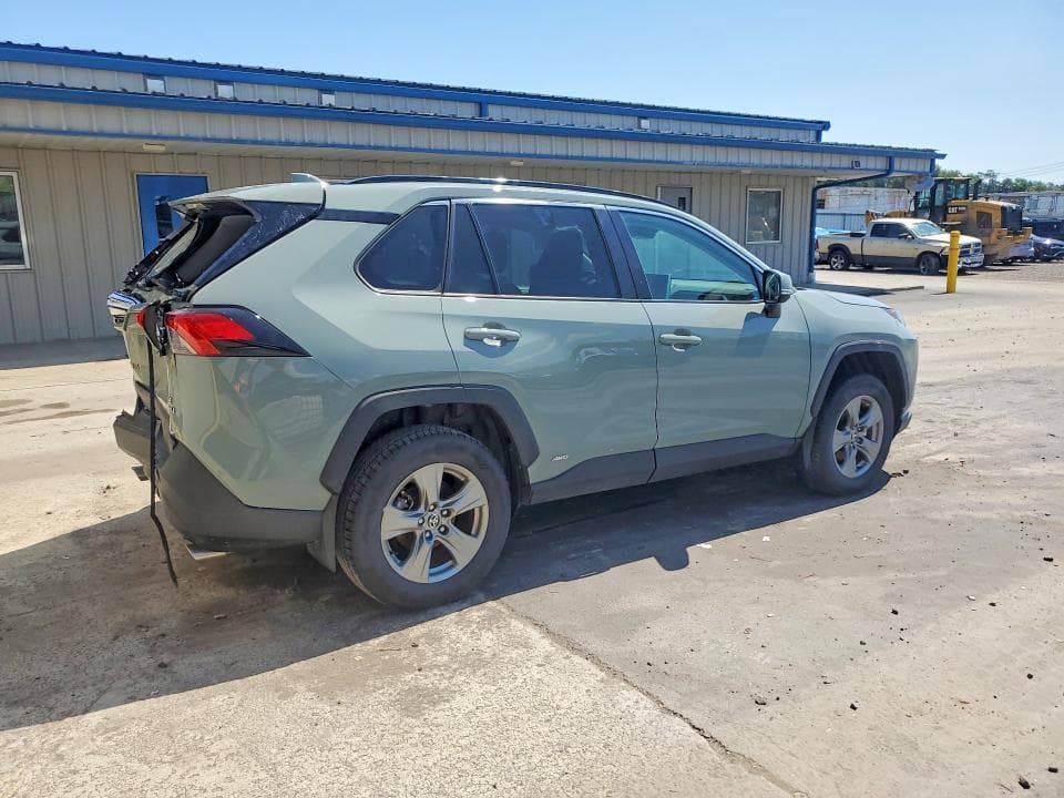 2023 TOYOTA RAV4 XLE 3