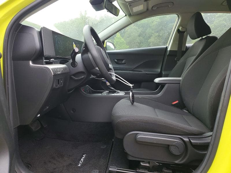 2025 HYUNDAI KONA SE 7