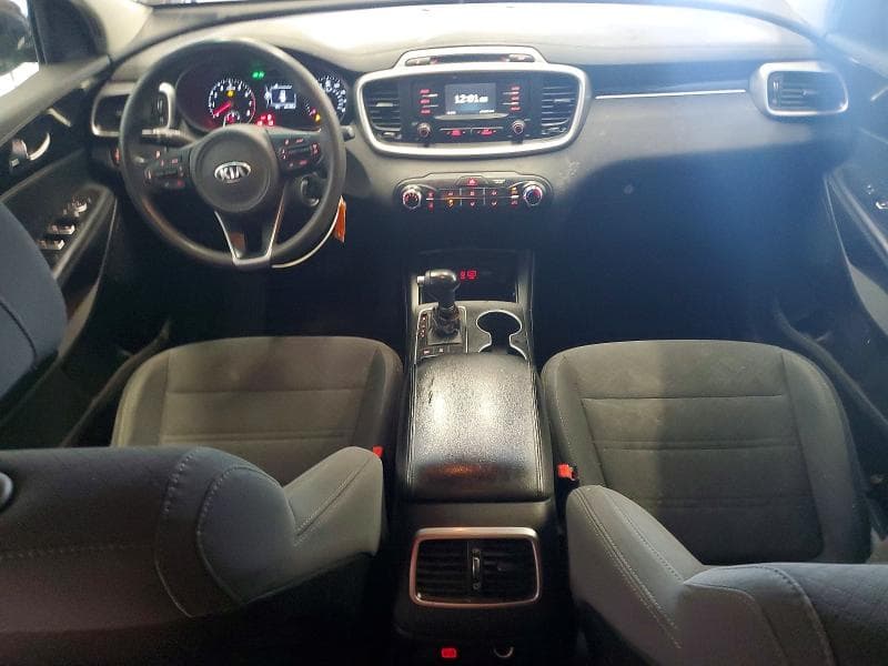 2017 KIA SORENTO LX 8