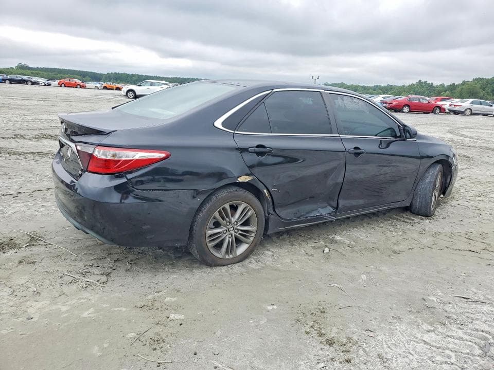 2017 TOYOTA CAMRY SE 3