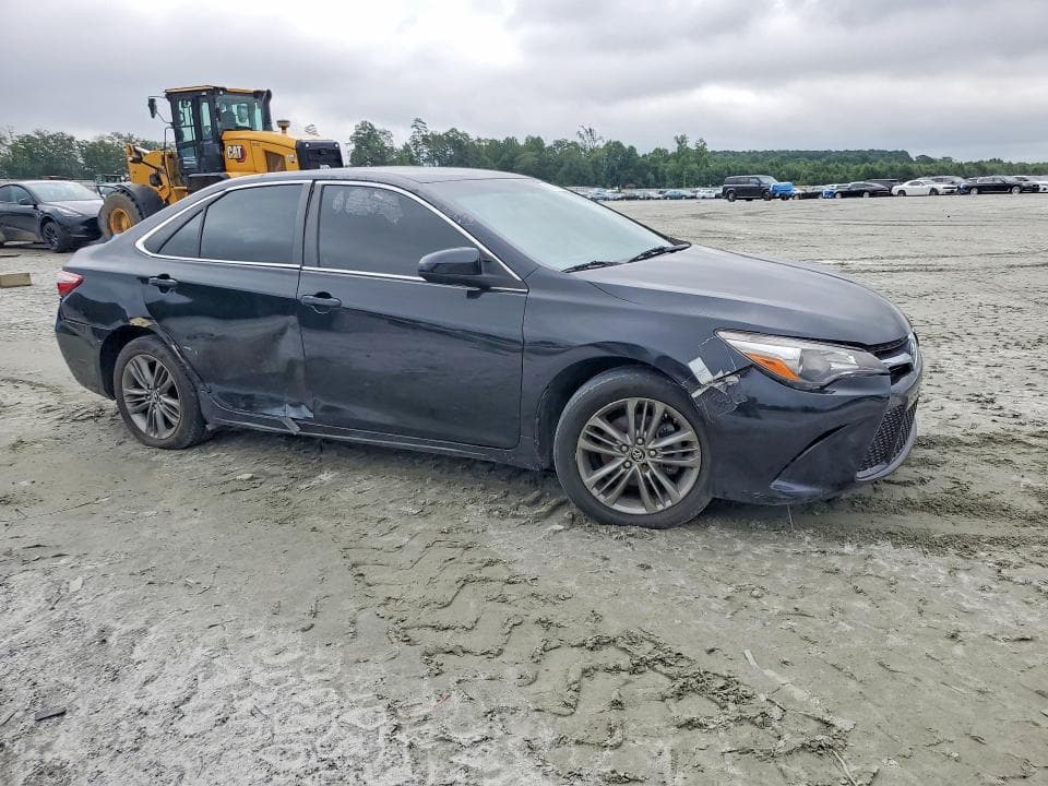 2017 TOYOTA CAMRY SE 4