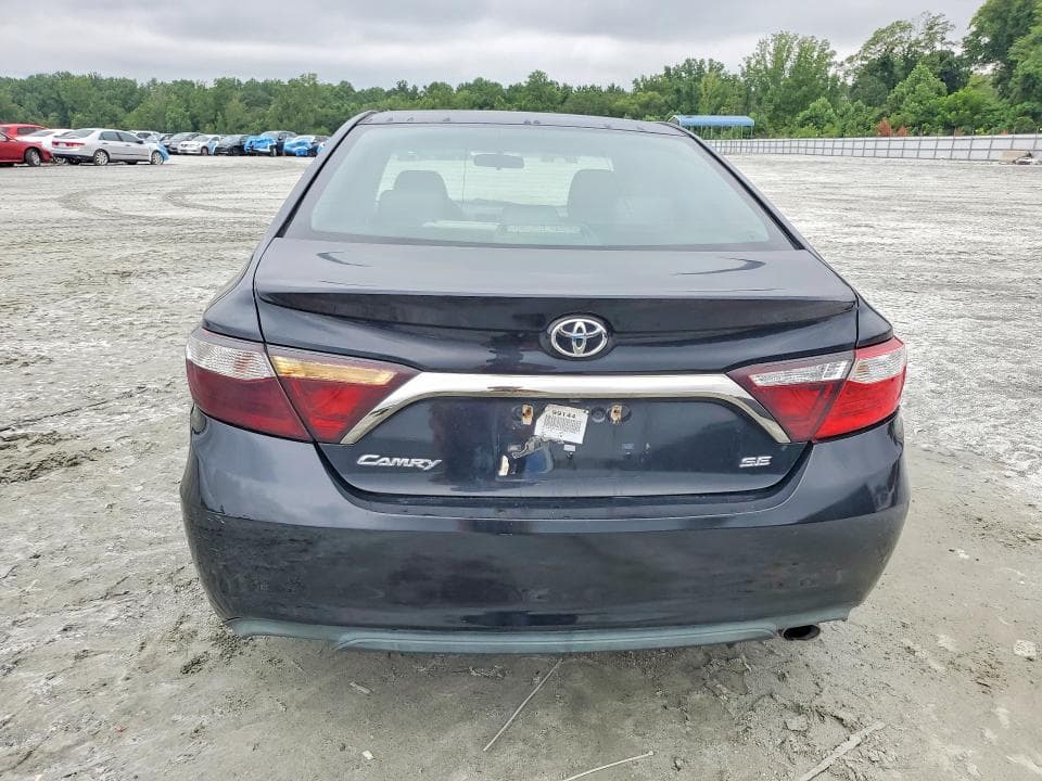 2017 TOYOTA CAMRY SE 6