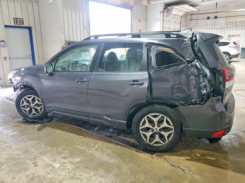 2022 SUBARU FORESTER PREMIUM 2