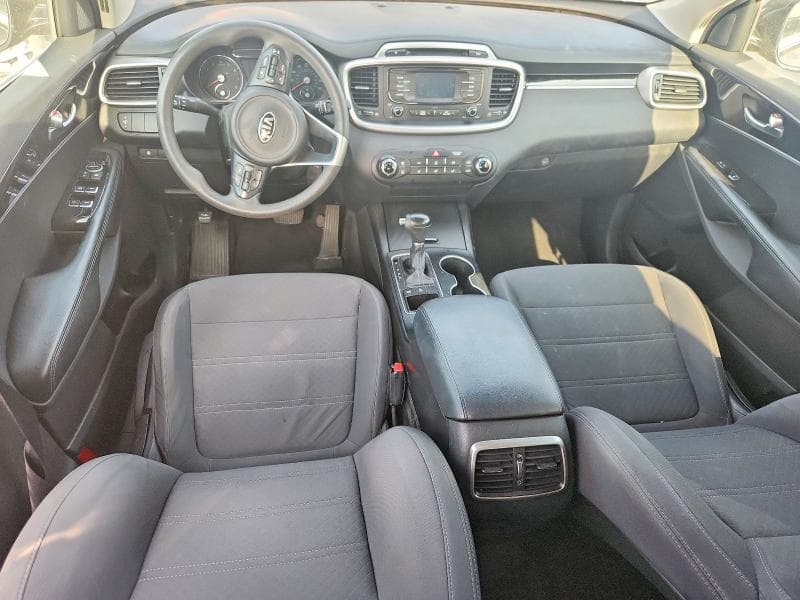 2017 KIA SORENTO LX V6 8
