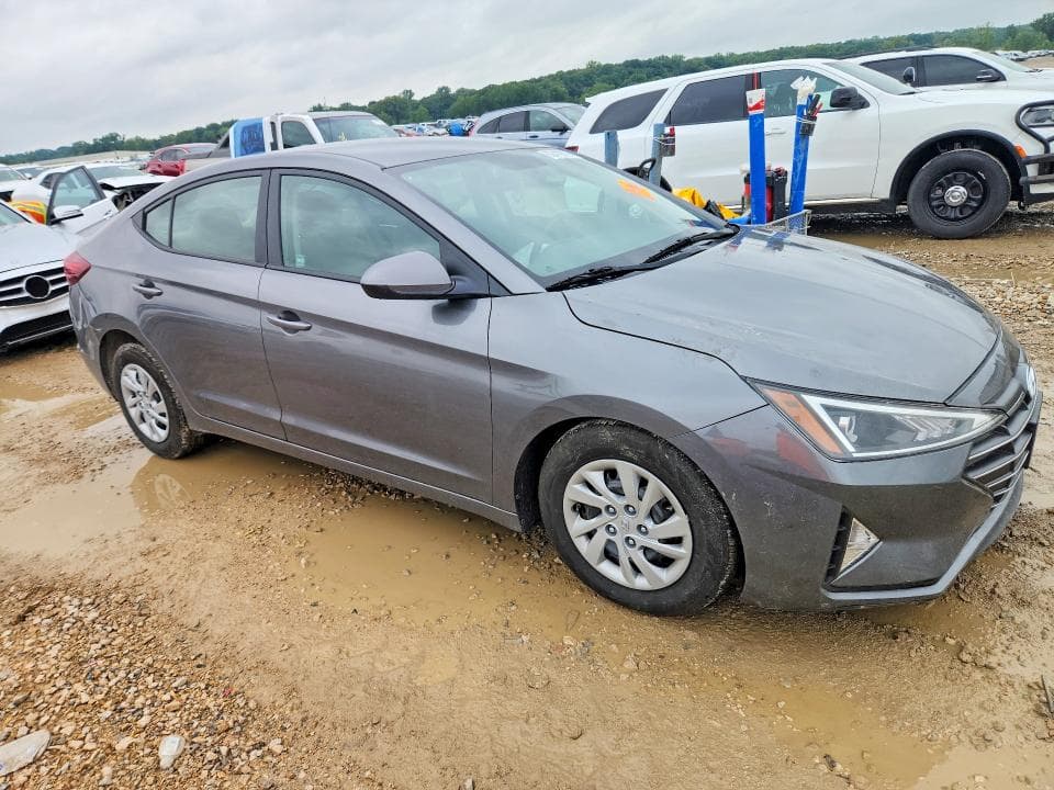 2019 HYUNDAI ELANTRA SE 4